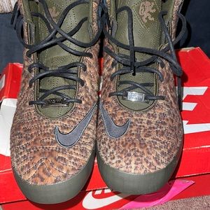 Nike leopard print shoes